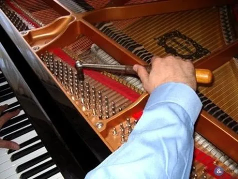 Jak nastroić pianino samodzielnie — szybkie techniki dla amatorów