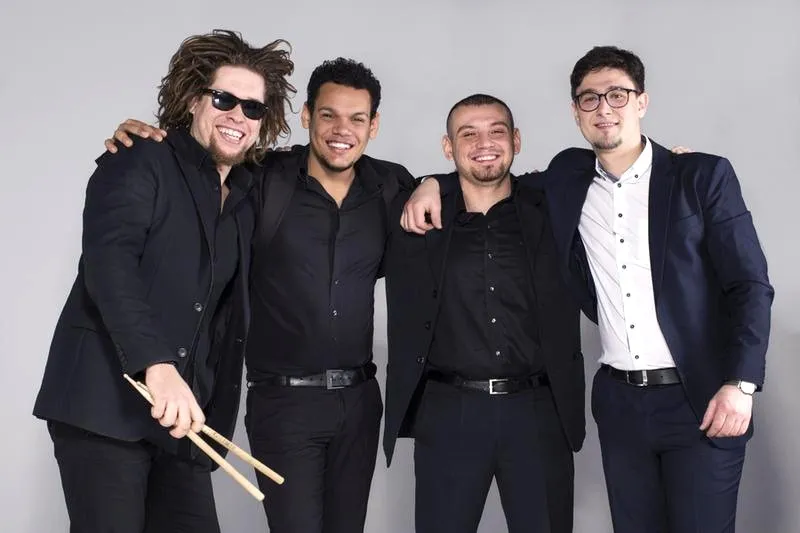 Jak ubrać się na koncert jazzowy: smart casual i styl bez gaf